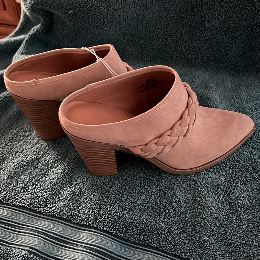Universal Thread Faux Suede Taupe Avis Mule Heel Shoes Size 11 NWT - Picture 4 of 6